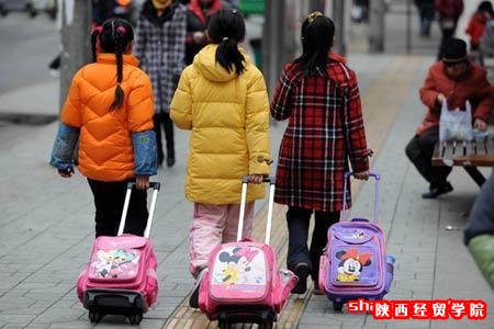 探寻“减负令”出台60年 是落地了还是落空了