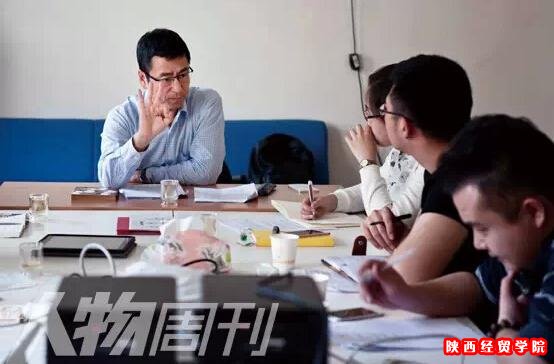 白岩松办新闻私塾起名东西联大：已招三届